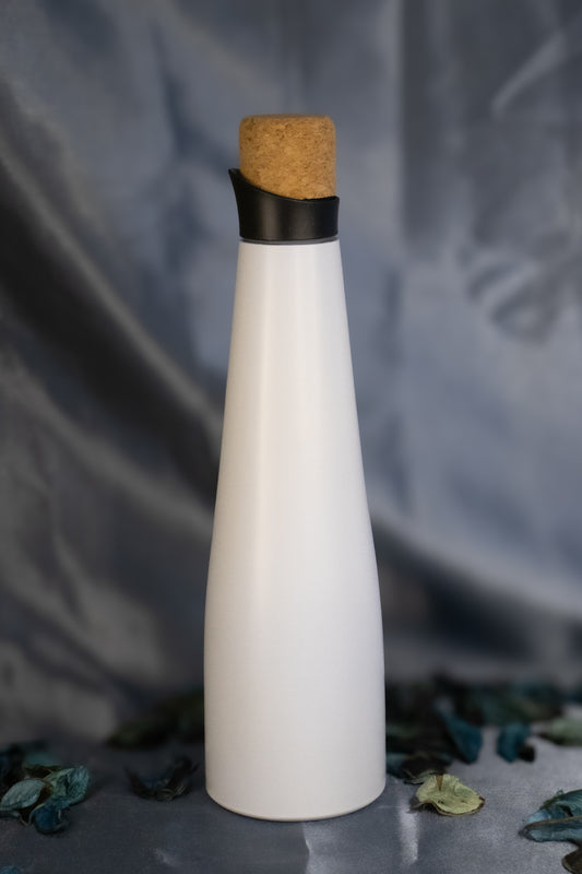Premium Stainless Steel Vacuum Flask – Insulated Hot & Cold Beverage Flask