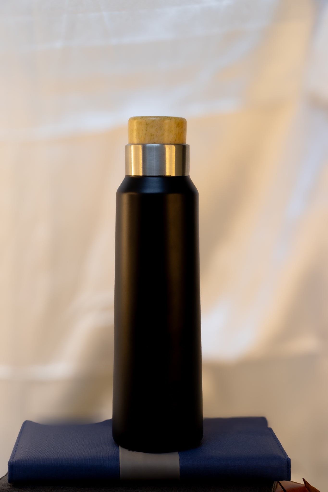 Premium Stainless Steel Vacuum Flask – Insulated Hot & Cold Beverage Flask