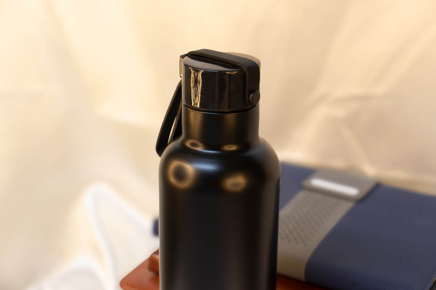 Premium Stainless Steel Vacuum Flask – Insulated Hot & Cold Beverage Flask