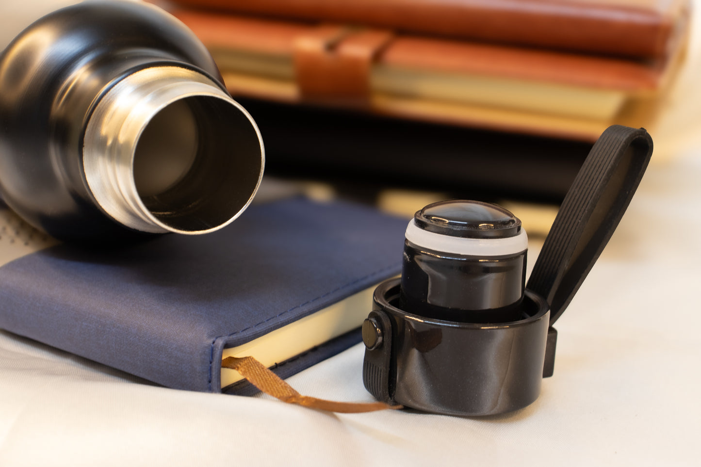 Premium Stainless Steel Vacuum Flask – Insulated Hot & Cold Beverage Flask