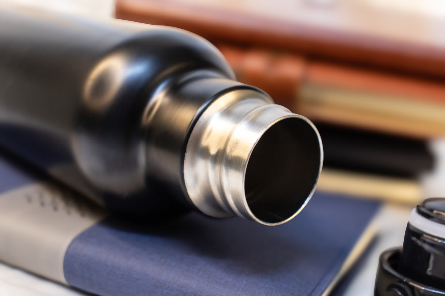 Premium Stainless Steel Vacuum Flask – Insulated Hot & Cold Beverage Flask